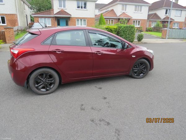Hyundai i30 Hatchback, Petrol, 2017, Red