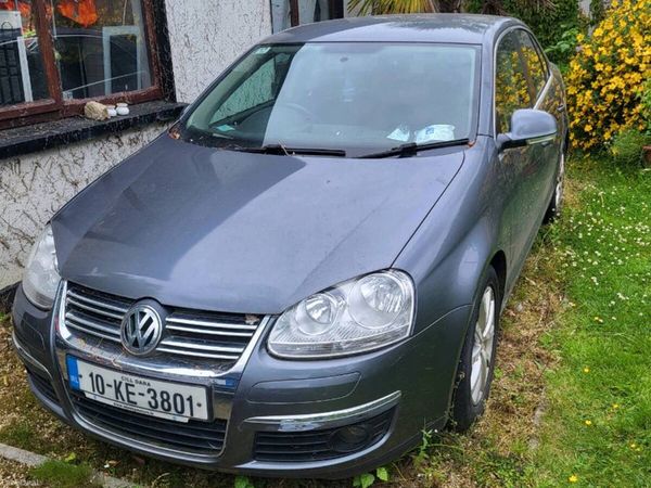 Volkswagen Jetta Saloon, Diesel, 2010, Grey