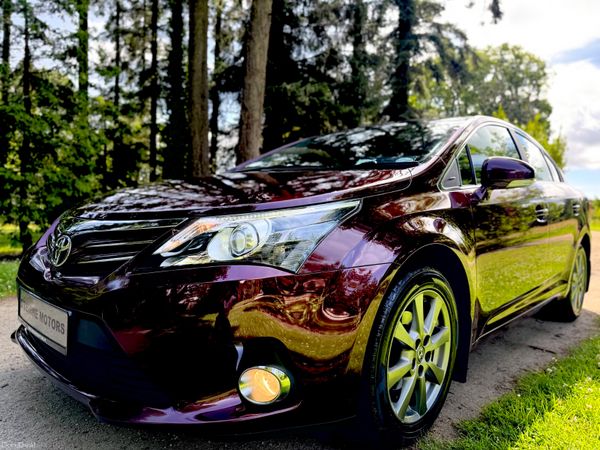 Toyota Avensis Saloon, Diesel, 2013, Red