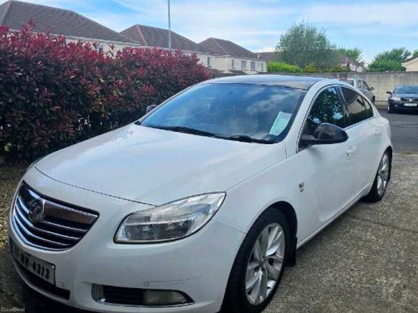 Vauxhall Insignia Hatchback, Diesel, 2012, White