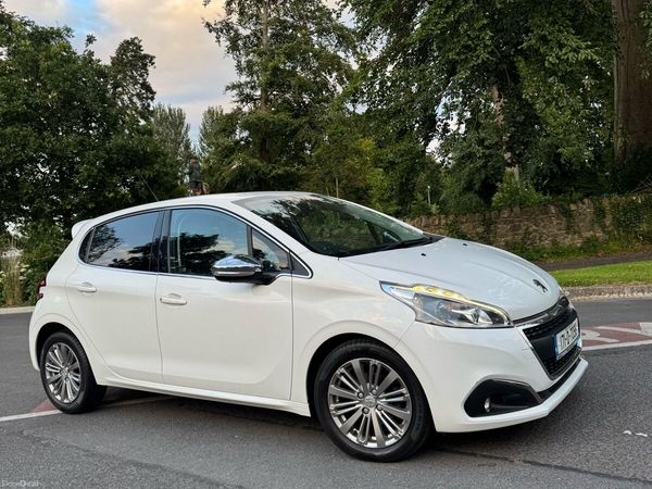 Peugeot 208 Hatchback, Petrol, 2017, White