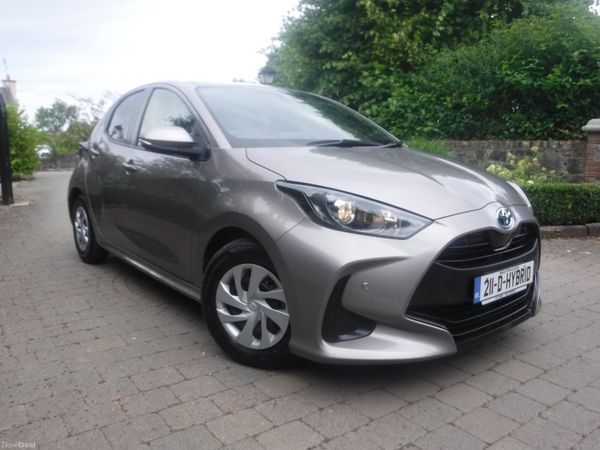 Toyota Yaris Hatchback, Petrol Hybrid, 2021, Gold