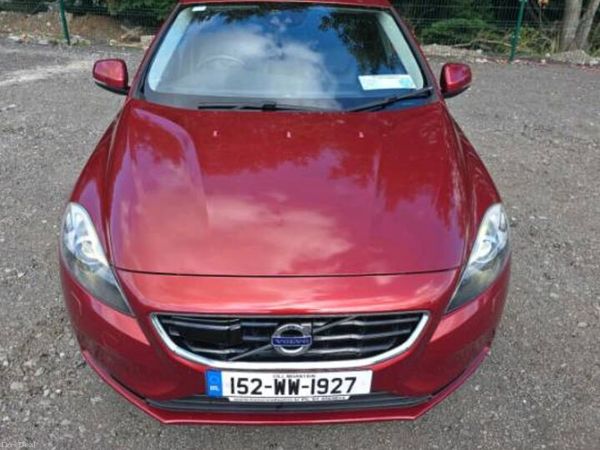Volvo V40 Hatchback, Petrol, 2015, Red