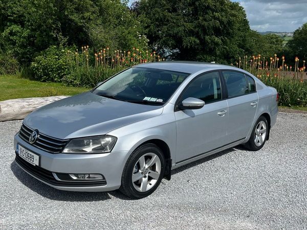 Volkswagen Passat Saloon, Diesel, 2011, Silver