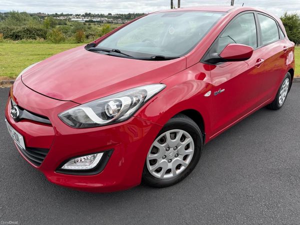 Hyundai i30 Hatchback, Petrol, 2014, Red