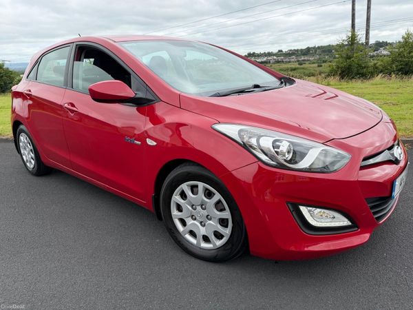 Hyundai i30 Hatchback, Petrol, 2014, Red
