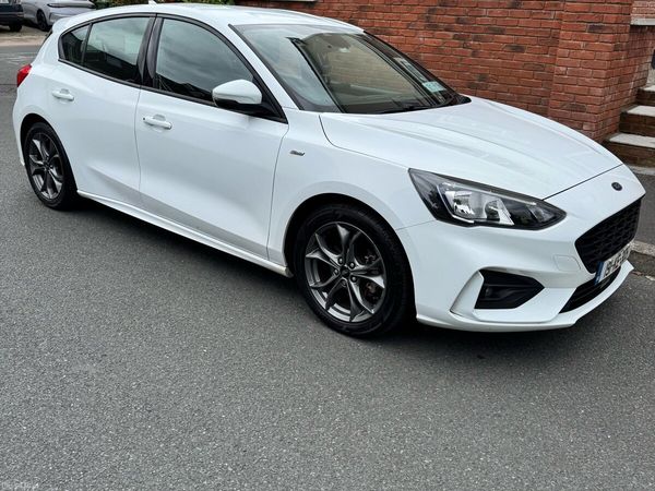 Ford Focus Hatchback, Petrol, 2019, White