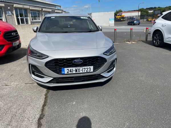 Ford Focus Hatchback, Petrol, 2024, Grey