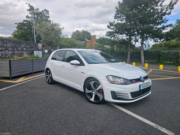 Volkswagen Golf Hatchback, Petrol, 2014, White