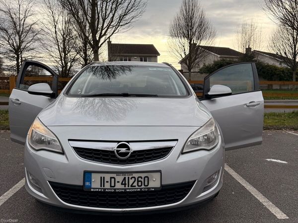 Opel Astra MPV, Diesel, 2011, Silver