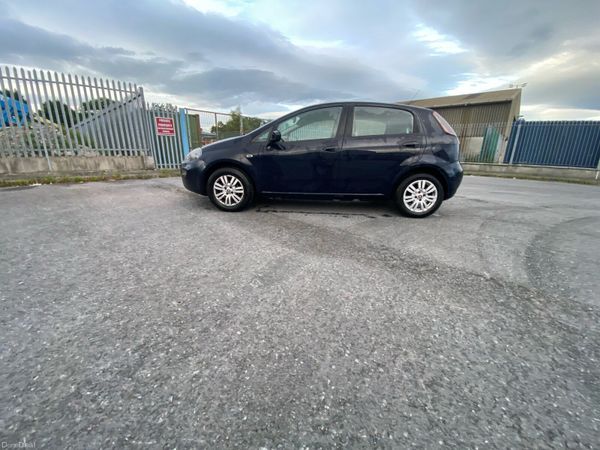 Fiat Punto Hatchback, Petrol, 2014, Blue