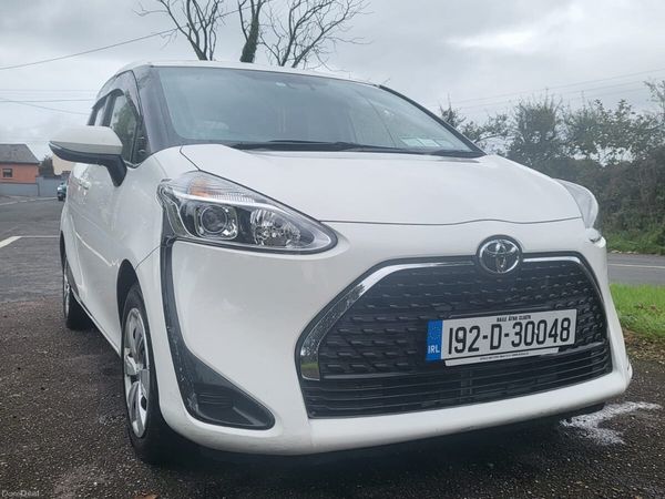 Toyota Sienta MPV, Petrol, 2019, White