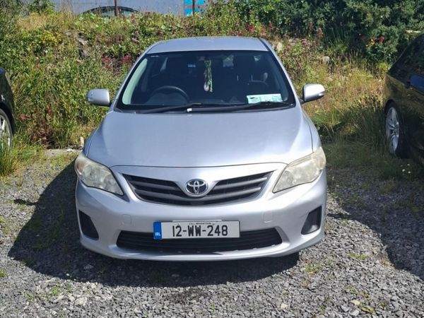 Toyota Corolla Saloon, Diesel, 2012, Silver