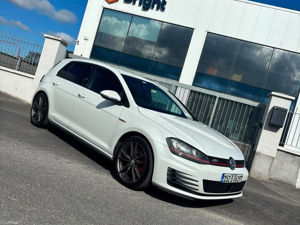 Volkswagen Golf Hatchback, Petrol, 2015, White