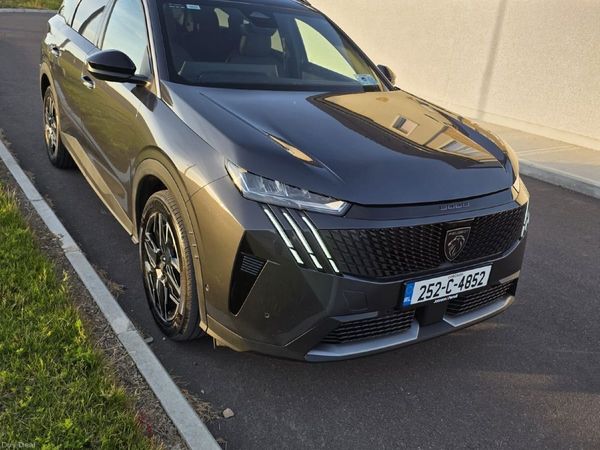Peugeot 5008 MPV, Petrol, 2025, Grey