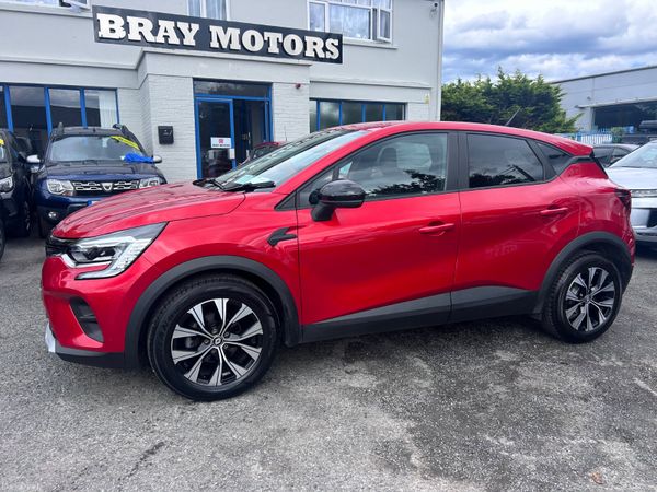 Renault Captur Hatchback, Petrol, 2023, Red