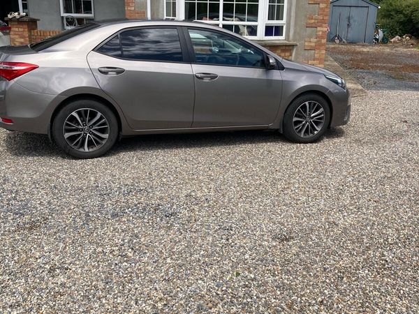 Toyota Corolla Saloon, Diesel, 2014, Bronze