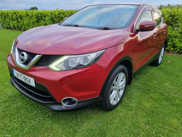 Nissan Qashqai Hatchback, Diesel, 2014, Red