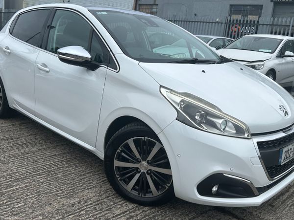 Peugeot 208 Hatchback, Petrol, 2020, White
