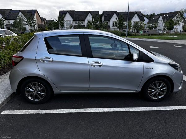 Toyota Yaris MPV, Petrol Hybrid, 2018, Grey