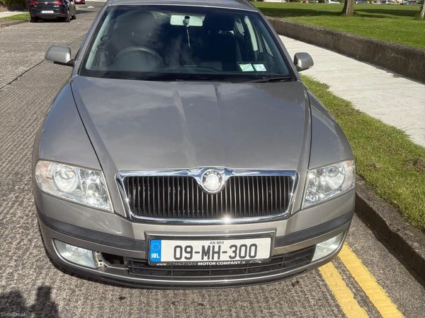 Skoda Octavia Hatchback, Petrol, 2009, Beige