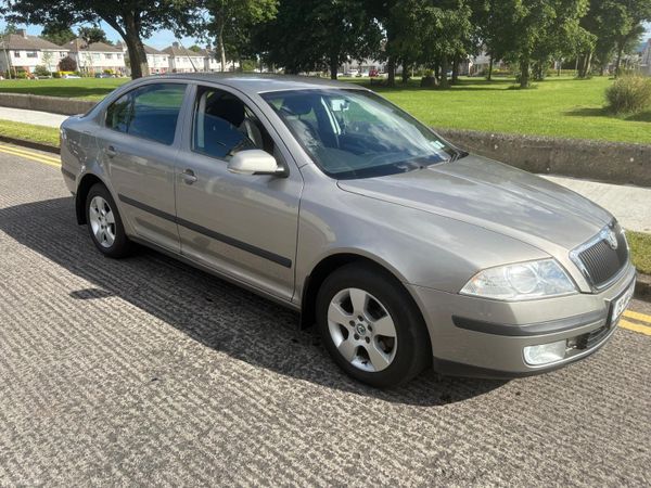 Skoda Octavia Hatchback, Petrol, 2009, Beige