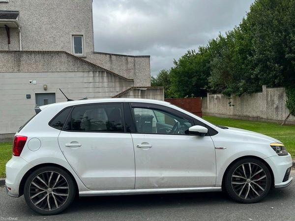 Volkswagen Polo Hatchback, Petrol, 2016, White