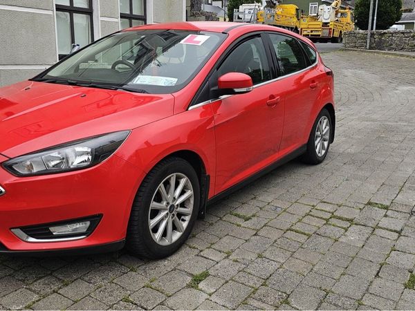 Ford Focus Hatchback, Diesel, 2015, Red