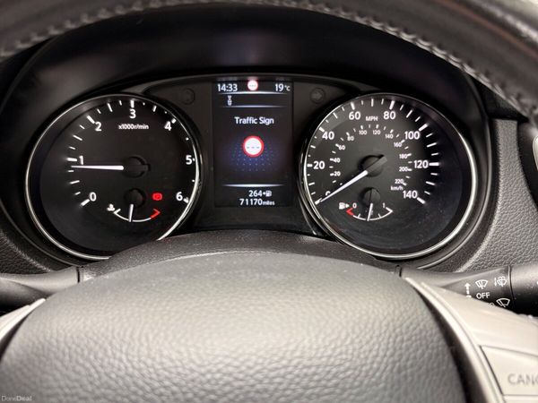 Nissan Qashqai Hatchback, Diesel, 2016, Bronze
