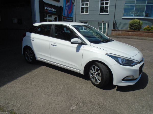 Hyundai i20 Hatchback, Petrol, 2017, White