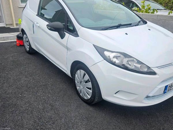 Ford Fiesta Hatchback, Diesel, 2009, White