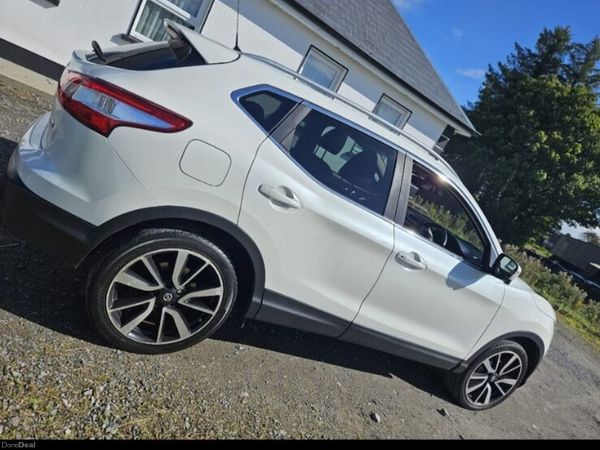 Nissan Qashqai Hatchback, Diesel, 2014, White