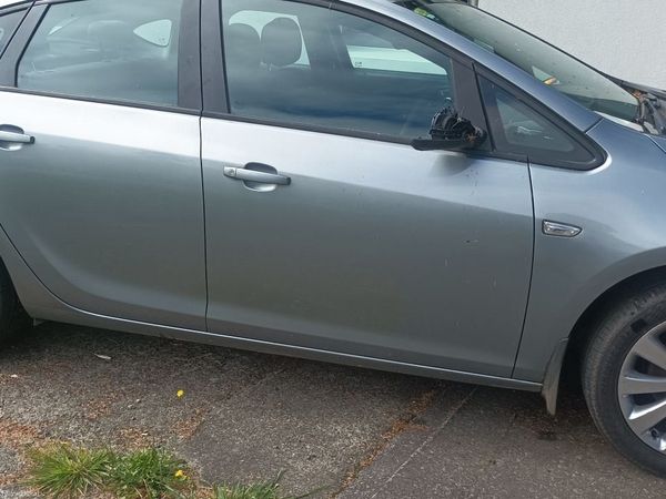 Opel Astra Saloon, Diesel, 2015, Silver