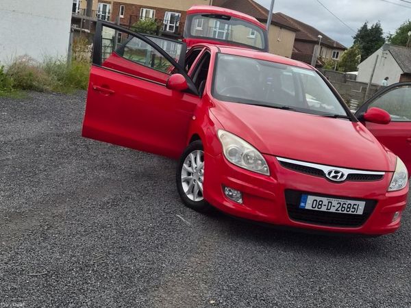 Hyundai i30 Hatchback, Petrol, 2008, Red