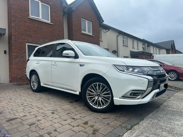 Mitsubishi Outlander SUV, Petrol Plug-in Hybrid, 2018, White