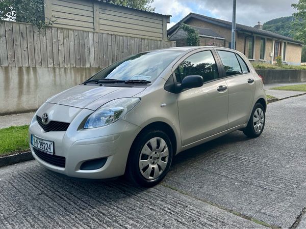 Toyota Yaris Hatchback, Petrol, 2010, Gold