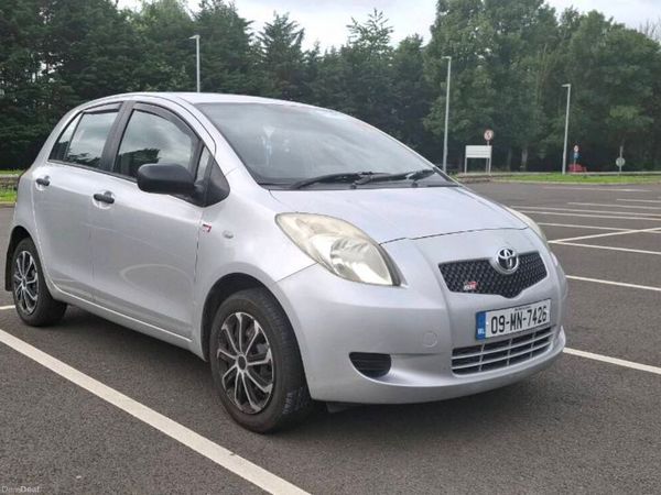 Toyota Yaris Hatchback, Petrol, 2009, Silver