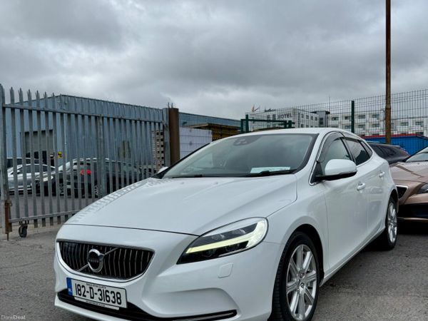 Volvo V40 Hatchback, Diesel, 2018, White
