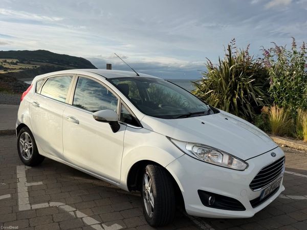 Ford Fiesta Hatchback, Petrol, 2014, White