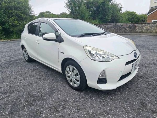 Toyota Aqua Hatchback, Petrol Hybrid, 2014, White