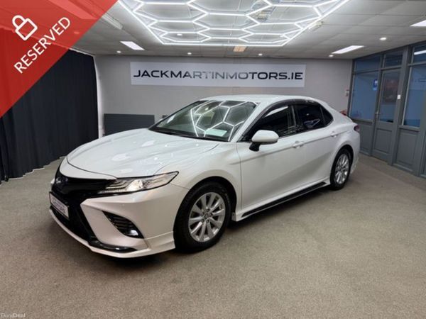 Toyota Camry Saloon, Petrol Hybrid, 2019, White