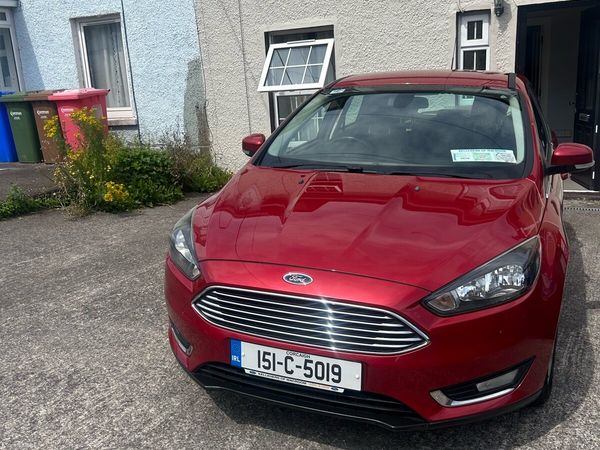 Ford Focus Hatchback, Diesel, 2015, Red