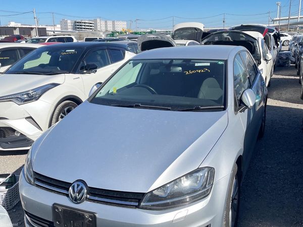 Volkswagen Golf Hatchback, Petrol, 2015, Silver