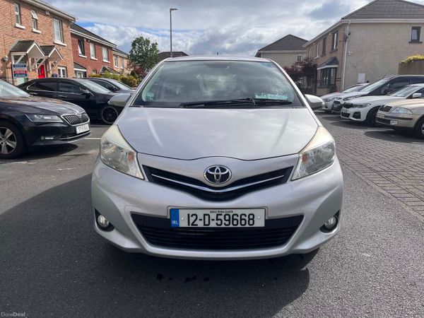 Toyota Yaris Hatchback, Petrol, 2012, Silver