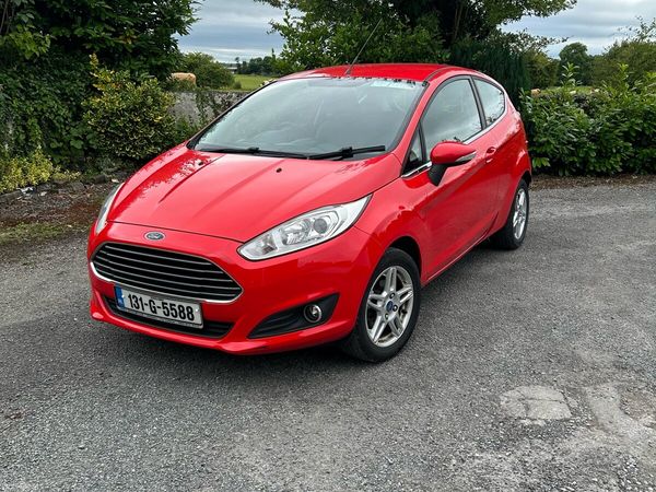 Ford Fiesta Hatchback, Petrol, 2013, Red