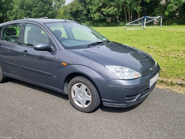 Ford Focus Hatchback, Petrol, 2004, Grey