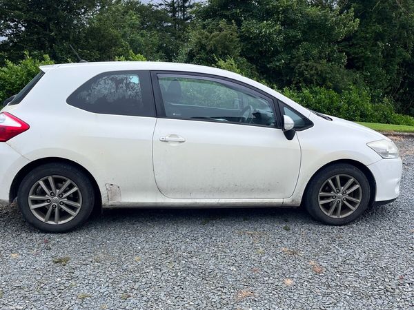 Toyota Auris Hatchback, Diesel, 2012, White