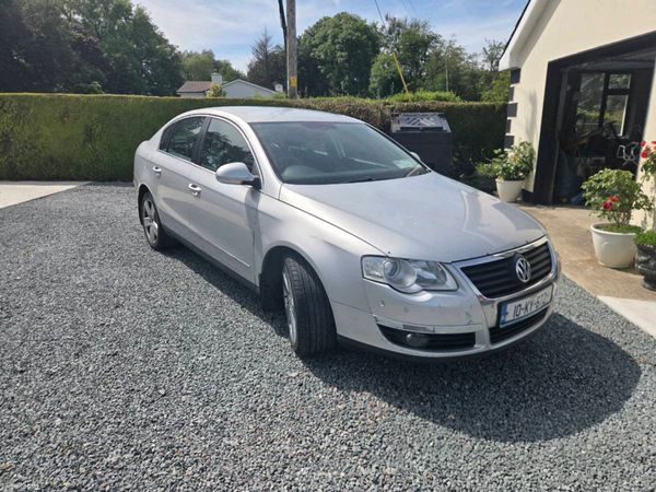 Volkswagen Passat Saloon, Diesel, 2010, Silver