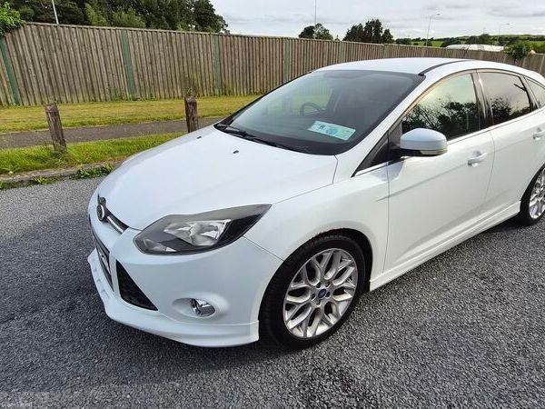 Ford Focus Hatchback, Petrol, 2012, White