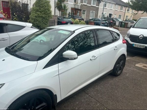 Ford Focus Hatchback, Diesel, 2015, White